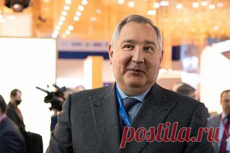 Рогозин сравнил ракету «Союз-2» с «африканской женщиной». Космическая головная часть средней ракеты «Союз-2» объемом вмещаемого под обтекатель полезного груза практически сравнима с размером самого носителя, отметил в Twitter гендиректор «Роскосмоса» Дмитрий Рогозин. По его мнению, «трудолюбивая ракета напоминает красивую африканскую женщину».