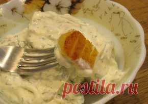 Вкуснейшая и простая жареная картошка🍴
🍴Невероятно вкусный и простой рецепт картошки для праздничного стола! Готовить легко и просто, а получается великолепно - сытно, ароматно, вкусно-превкусно. Мне к такому блюду и мяса не нужно - оно какое-то самодостаточное получается, так как обязательный соус из сметаны с зеленью и чесноком отменно сочетается к картошкой. При желании соус можно подавать отдельно, а можно и сразу полить картошку - так она лучше пропитывается и вообще не оторваться - мы е