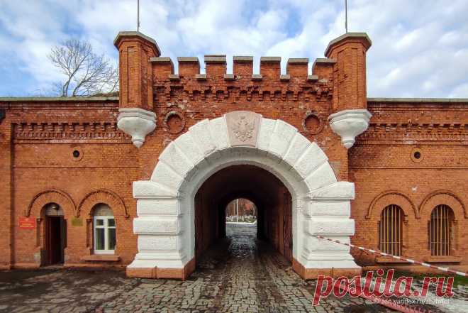 Немецкая крепость Пиллау, в которой стоит российская воинская часть | ЖЖитель: путешествия и авиация | Дзен