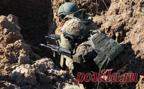 Российские военные отразили 11 контратак в Курской области. Группировки российских войск «Север» отразили 11 контратак вооруженных сил Украины (ВСУ) за сутки в направлении села Новоивановка в Курской области, сообщила пресс-служба Минобороны
 
 Бои шли у населенных пунктов Дарьино, Зеленый Шлях, Малая Локня.