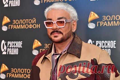 Киркоров вспомнил о принятых в автобусе родах. Певец Филипп Киркоров вспомнил, как в начале карьеры принимал роды в автобусе в Чебоксарах. Об этом он рассказал в интервью Super. По его словам, это произошло где-то «между Чебоксарами и каким-то городом рядом». Артист пожаловался, что, даже приняв роды, в честь него не назвали ребенка, а назвали Митей.