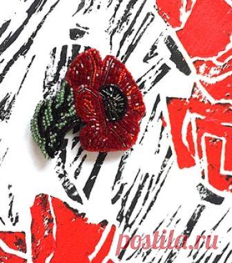 Брошь Мак Брошь в виде мака. Выполнена из бисера по авторским эскизам художников. Ручная работа от русского дизайнера. Доставка по России и СНГ.