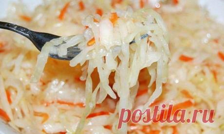 Квашеная капуста получается хрустящей и делается проще некуда . Милая Я