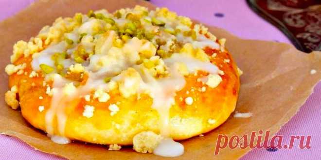 ВАТРУШКИ С ЯБЛОЧНОЙ НАЧИНКОЙ И ШТРЕЙЗЕЛЕМ