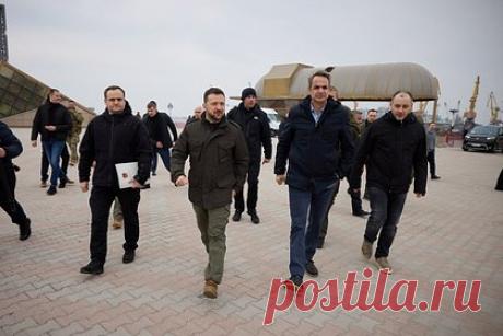 Озвучено условие для начала переговоров по Украине. Западные партнеры могут начать склонять Украину к переговорам о мире с Россией в случае, если издержки от продолжения противостояния превысят получаемые преференции. Такое условие в разговоре с «Лентой.ру» назвал политический аналитик Александр Асафов. Он добавил, что сейчас признаков готовности к диалогу нет.