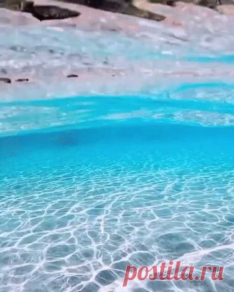 Я люблю море, потому что оно слушает меня, когда я молчу