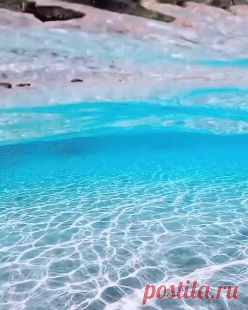 Я люблю море, потому что оно слушает меня, когда я молчу