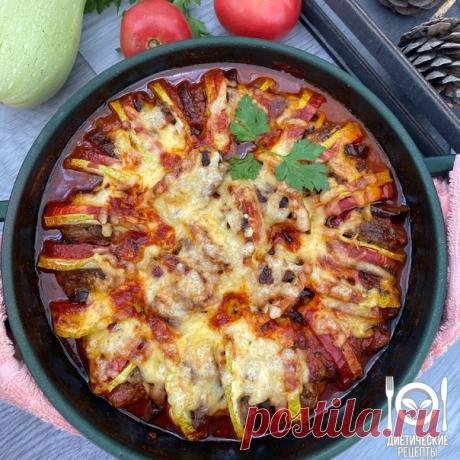 Рататуй с мясом
на 100грамм - 63.93 ккалБ/Ж/У - 3.74/3.56/3.97

Ингредиенты:
- баклажан⁣
- кабачок⁣
- 2-3 помидора⁣
- 500 г фарша (у меня свинина＋говядина)⁣
- любимые специи, соль⁣
- томатная паста ＋ вода⁣
- сыр⁣
За рецепт спасибо группе Диетические рецепты

Приготовление:
1. Овощи нарезаем тонкими кружочками.⁣
2. Баклажаны присыпаем солью, перемешиваем и оставляем минут на 15 пока не выделится сок, после промываем водой, так мы уберем горечь.⁣
3. К фаршу добавляем соль и...