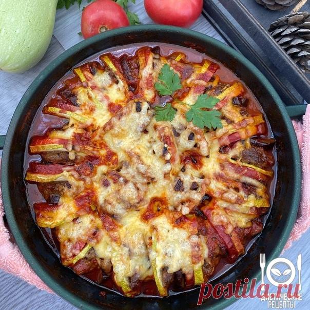 Рататуй с мясом
на 100грамм - 63.93 ккалБ/Ж/У - 3.74/3.56/3.97

Ингредиенты:
- баклажан⁣
- кабачок⁣
- 2-3 помидора⁣
- 500 г фарша (у меня свинина＋говядина)⁣
- любимые специи, соль⁣
- томатная паста ＋ вода⁣
- сыр⁣
За рецепт спасибо группе Диетические рецепты

Приготовление:
1. Овощи нарезаем тонкими кружочками.⁣
2. Баклажаны присыпаем солью, перемешиваем и оставляем минут на 15 пока не выделится сок, после промываем водой, так мы уберем горечь.⁣
3. К фаршу добавляем соль и...