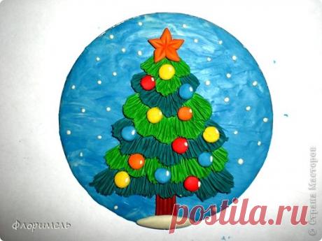 Новогодняя ёлочка из пластилина — Поделки с детьми