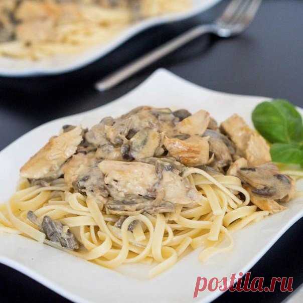 Паста с грибами и курицей в винно-горчичном соусе