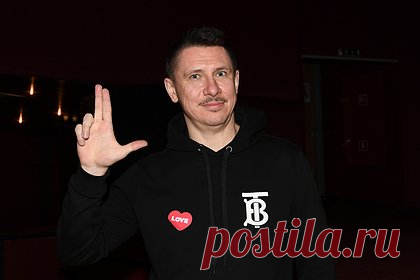 Тимур Батрутдинов провел игру Высшей лиги КВН вместо Маслякова. Шоумен Тимур Батрутдинов провел третью игру 1/8 финала Высшей лиги КВН вместо многолетнего ведущего программы Александра Маслякова, который в этом сезоне решил взять паузу. Валдис Пельш и Александр Олешко, которые провели, соответственно, первую и вторую игры, на этот раз сидели в жюри.
