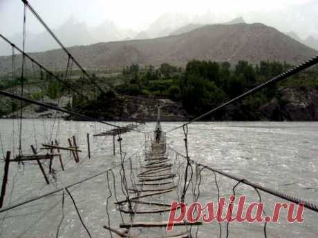 Угрожающие и экстремальные мосты / Туристический спутник