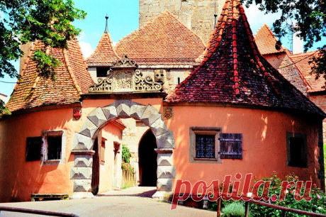 10 самых сказочных городов Германии Германия — это удивительная страна фахверковых домов, средневековых замков, широких альпийских лугов и других сказочных достопримечательностей. Особенно красива она зимой, когда вокруг лежит снег, мож...