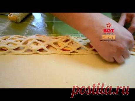 Яблоки в  дрожжевом тесте с сахаром и корицей