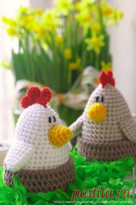 Вязаные пасхальные курочки в гнездышке