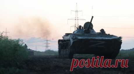 «При поддержке авиации и артиллерии»: в МО РФ заявили об улучшении позиций группировки «Запад» на Купянском направлении. Российские военные из группировки «Запад» улучшили положение по переднему краю в ходе боёв на Купянском направлении. По данным Минобороны РФ, наряду с этим за сутки отражены четыре атаки ВСУ в Харьковской области и ЛНР. Противник потерял в этом секторе до 160 военнослужащих, пять бронированных машин и несколько артиллерийских установок. Читать далее