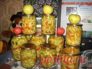 Салат из кабачков по-корейски на зиму Салат из кабачков по-корейски на зиму. Ингредиенты.  2,5 кг кабачков.  0,5 кг моркови.  0,5 кг лука. Для маринада:  1 стакан сахара.  2 столовые ложки соли.  0,5 стакана масла подсолнечного.  150 гр уксуса.  черный перец.  1 пакетик для корейской моркови приправы. Способ приготовления.  Если кабачок старый очистите кожицу, я не чистила, так как кабачки были молоденькие. Натереть на терке для корейской моркови кабачки и морковь. Лук пор...