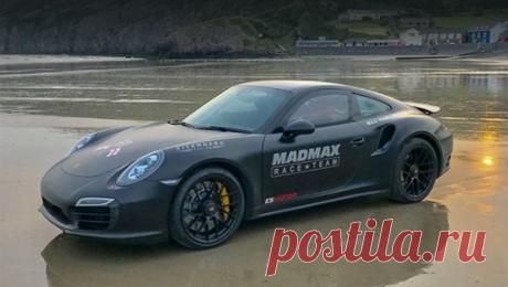 Купе Porsche 911 стало самым быстрым автомобилем на песке Гонщик Зеф Айзенберг по прозвищу Speed ​​Freak, известный по ряду рекордов (в основном мотоциклетных), 18 мая стал самым быстрым в мире человеком,
