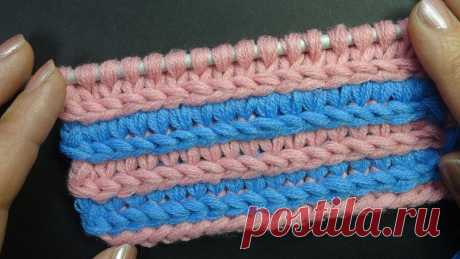 Это очень необычный двухцветный узор вязания спицами с горизонтальными полосками. https://www.youtube.com/watch?v=9pgXp7DbvDA Можно даже перепутать, так этот узор напоминает вязание крючком. Но нет, данный узор связан спицами. И вы сейчас узнаете как это сделано.