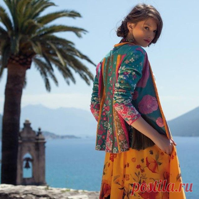 В наличии.  #летняяколлекция2015 #ivko  #одеждаивко #женскаяодежда #необычнаяодежда #красота #лето #2015  #цветы #цветочныйпринт #сербия #сербскийтрикотаж #сделановсербии #вналичии #девушка #яркаяодежда