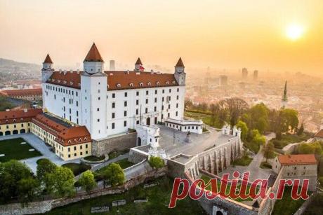 Bratislava Castle, we had a great view of the castle from our hotel when we visited.  |  Pinterest: инструмент для поиска и хранения интересных идей
