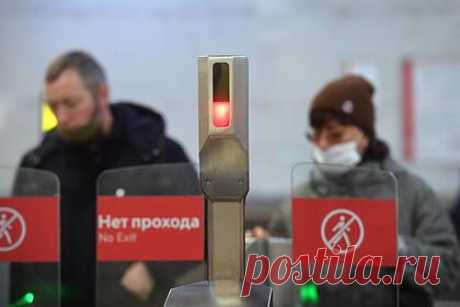 Убийство в Башкирии раскрыли благодаря системе распознавания лиц метро Москвы. В Кумертау завершено расследование уголовного дела в отношении 21-летнего местного жителя, который убил своего знакомого и спрятал его тело в чужую могилу. Свидетеля, который долгое время молчал из-за страха расправы со стороны обвиняемого, нашли благодаря системе распознавания лиц в московском метро.