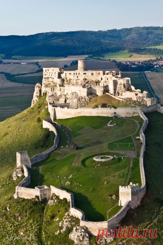 Spišský hrad-Slowakia | statues, buildings and bridges