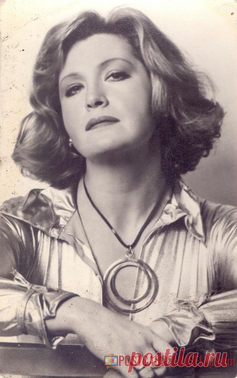 1982. Людмила Максакова - о1398 | POSTCARDSMUSEUM.com