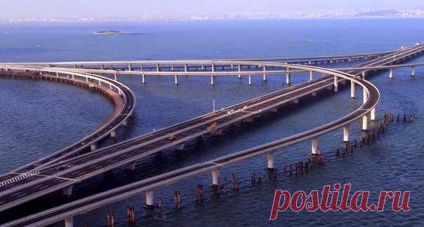Циндаоский мост в Китае — самый длинный мост через водные пространства, который соединяет город Циндао с районом Хуандао.
