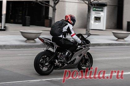 Колумбиец на мотоцикле украл сумку у россиянки и уехал в магазин за марихуаной. Колумбиец на мотоцикле украл сумку с деньгами и драгоценностями у российской туристки на Пхукете. Пострадавшая обратилась в полицейский участок Патонга. Стражи правопорядка провели расследование и задержали подозреваемого, который после совершения преступления уехал в магазин марихуаны.