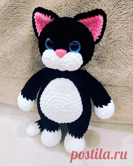 PDF Кот Феликс крючком. FREE crochet pattern; Аmigurumi doll patterns. Амигуруми схемы и описания на русском. Вязаные игрушки и поделки своими руками #amimore - плюшевый котик, кот, кошечка, кошка, котенок, cat, kitten, gato, gatito, gatinho, chat, minou, kitty, kätzchen. Amigurumi doll pattern free; amigurumi patterns; amigurumi crochet; amigurumi crochet patterns; amigurumi patterns free; amigurumi today.