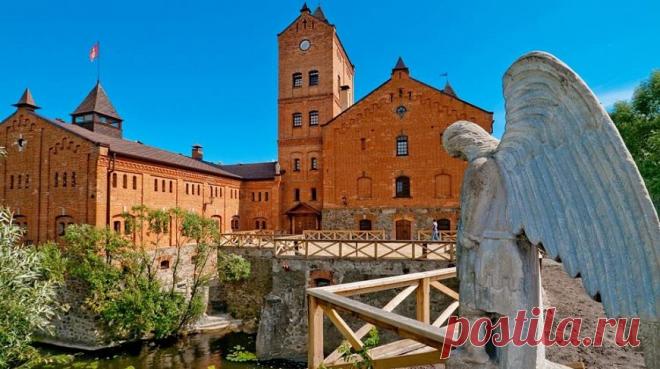 Замок Радомышль / 
В списке самых красивых замков Украины почетное место занимает здание в Радомышле. Это единственный в мире замок с нерукотворным фундаментом: он стоит на гранитной скале, образованной во времена палеолита. / г. Радомышль, Радомышльский район, Житомирская область  |  15 самых красивых замков Украины: vakin