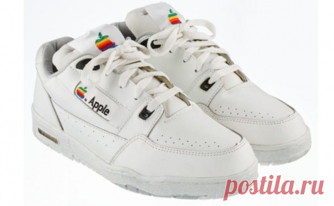 Кроссовки, выпущенные для сотрудников Apple в 90-х годах (5 фото) | Чёрт побери Эти кроссовки Apple продают на eBay за кругленькую сумму. Обувь, которая создавалась исключительно для некоторых из первых сотрудников Apple, стоит не менее 15 тысяч долларов США. Такова начальная ставка Heritage Auctions, который предлагает всем желающим купить пару размером 9,5. При этом там считают, что истинная цена кроссовок составляет около 30 тысяч долларов. Но, зная поклонников Apple, с...