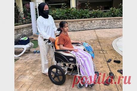 Неудачный розыгрыш лишил 12-летнюю актрису возможности ходить. 12-летняя актриса Путери Рафасия из Малайзии сломала бедренную кость после неудачной шалости. Рафасия находилась на съемках драматического сериала. Один из присутствовавших на съемочной площадке выдернул стул из-под актрисы, в результате чего она упала и ударилась спиной о стоящее рядом оборудование.