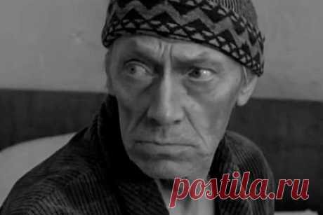 Умер актер и режиссер Игорь Класс. Умер советский и российский актер и режиссер Игорь Класс. Он скончался в воскресенье, 13 марта, на 83-м году жизни. Причина смерти не раскрывается. Широкому зрителю артист известен по роли писателя Варлама Шаламова в многосерийном фильме режиссера Николая Досталя «Завещание Ленина».