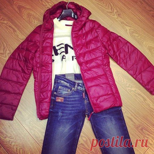 (2) Гардеrobe

Легкий пуховик 
наполнитель - пух/ перо
осень\зима
в наличии 40\42\44 sml
Цена - 3000р