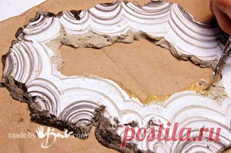 DIY Giant Concrete Geode - Made By Barb - простые пошаговые инструкции по литью, краске и добавлению кристаллов для создания огромных артефактов геодезических и драгоценных камней