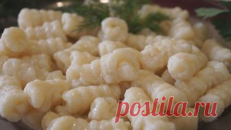 Ленивые Вареники с творогом. Это Очень Быстро и Вкусно! 
Ленивые вареники с творогом. Готовятся они очень быстро, получаются красивые, мягкие, нежные и очень вкусные.
ИНГРЕДИЕНТЫ
Творог – 450гр.
Соль – 1/3 ч.л.
Сахар – 1 ст.л (или по вкусу)
Яйцо – 1 шт.
Му…