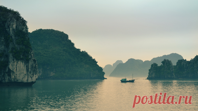 Сделай паузу: 4 техники медитации для тех, кто устал от суеты Буддийский монах Тит Нат Хан в своих книгах «Мир в каждом шаге» и «Тишина» пишет про медитацию для новичков и не только — эти техники понадобятся всем, кто чувствует, что силы на исходе и подготовка к празднику превращается в кошмар. Выберите одну из четырех медитаций или практикуйте их через день — как вам больше нравится: