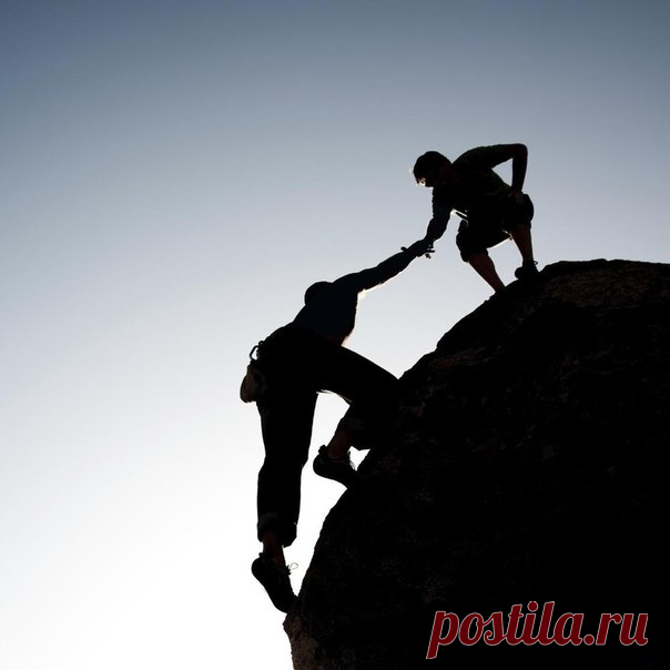 Сильный не тот, кто может положить на лопатки одним взглядом, а тот, кто одной улыбкой способен поднять с колен.