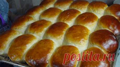 Дрожжевые пирожки на сыворотке с яблочной начинкой/Yeast cakes on a buttermilk. with apple filling Пирожки получаются очень мягенькие ,пышные и вкусные РЕЦЕПТ**************** мука...........1,2 кг сыворотка...700 мл дрожжи пресованные...40 г (или сухие.......