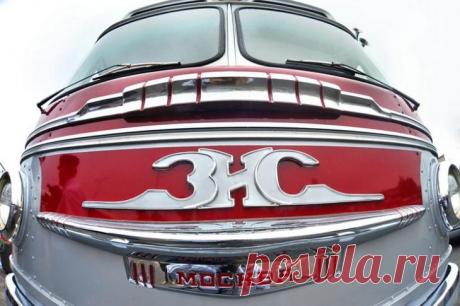 Первый междугородний автобус ЗиС - 127 После окончания войны в нашей стране остро встал вопрос о междугородном автобусном сообщении. Дело в том, что, несмотря на хорошо развитую железно-дорожную сеть, в стране имелись огромные участки мест...