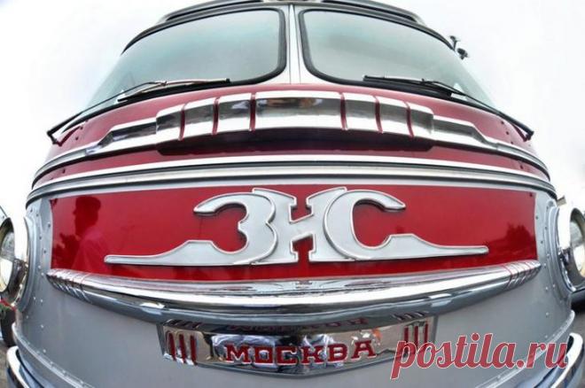 Первый междугородний автобус ЗиС - 127 После окончания войны в нашей стране остро встал вопрос о междугородном автобусном сообщении. Дело в том, что, несмотря на хорошо развитую железно-дорожную сеть, в стране имелись огромные участки мест...