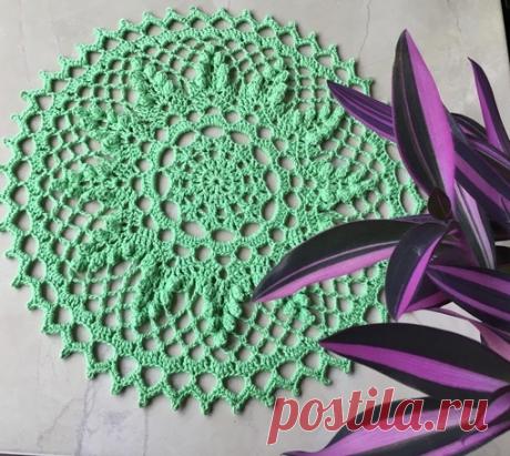 Нежная салфетка крючком схема*Очень люблю это малышку за скорость исполнения и красоту. Вяжется за один присест. И даже можно не блокировать. На фото с ландышами она без ВТО. 29 см, нитки « Пион», крючок 1,5.Нравится пост? Дайте нам знать! Напишите комментарий, сохраните публикацию в закладки! А, может, Вы...