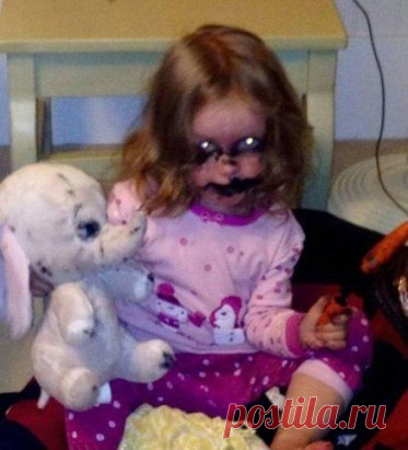 Мама потеряла тушь, а бабушка.... сознание...)))