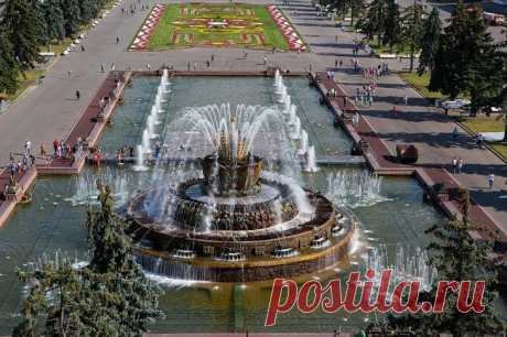 Фонтан "Каменный цветок" в Москве на ВДНХ