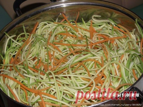 Салат из кабачков по-корейски на зиму - очень вкусный и необычный.