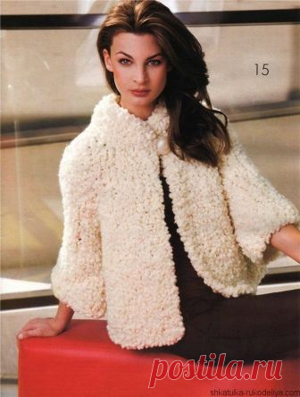 Жакет из пряжи букле в стиле Шанель.