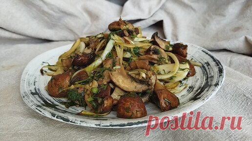 Одна из лучших закусок из шампиньонов. Минутные рецепты от тети Сони Для начала приготовим соус:
Соевый соус - 2 ст.л.
Оливковое масло - 2 ст.л.
Чеснок - 2 зубчика
Соль, перец по вкусу
Перец чили (опционно)
Все смешать…